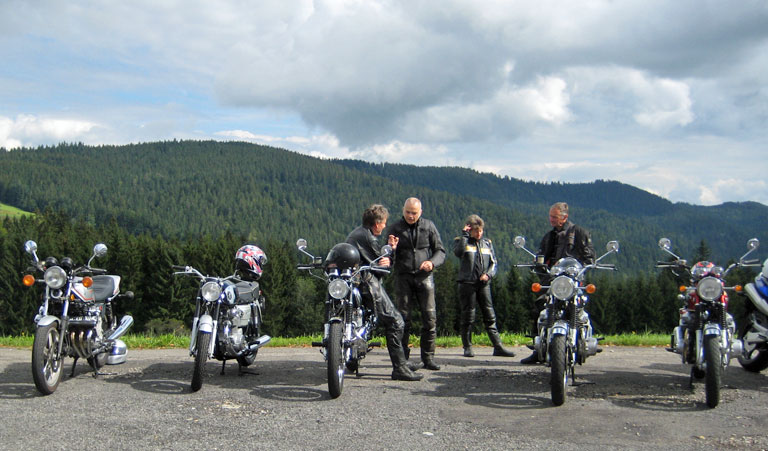 11:17, erst f&uuml;nf klassische Hondas auf dem Raten