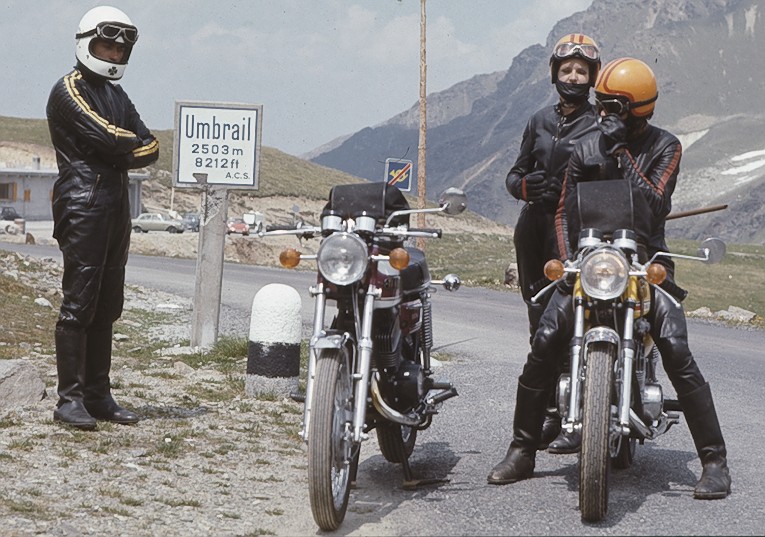 Yamaha R5 350 ccm und Suzuki T250