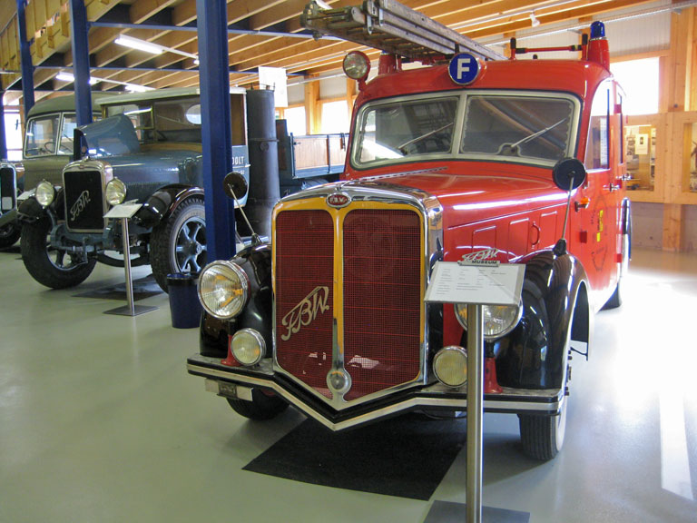 Feuerwehrauto von 1932 mit 8-Zylinder Benzinmotor.