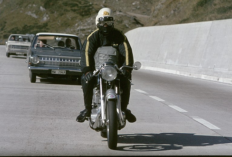 Ruedi mit Honda CB450 am Gotthard