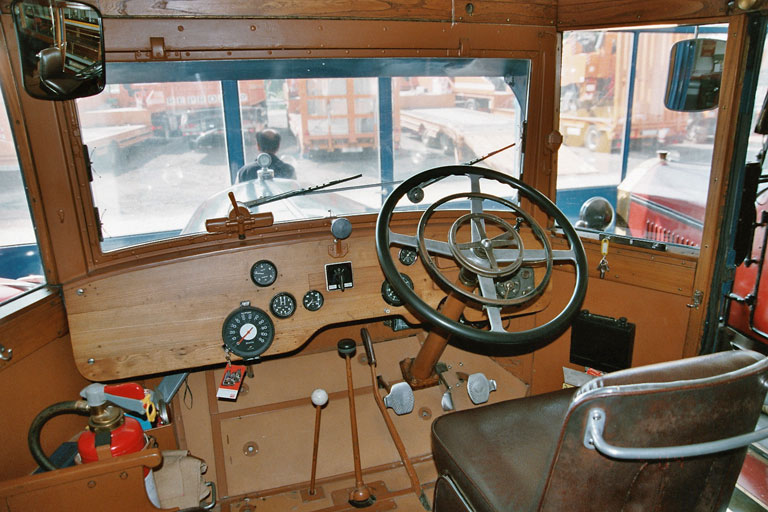 VBZ Bus 4BPO von 1930, Führerstand